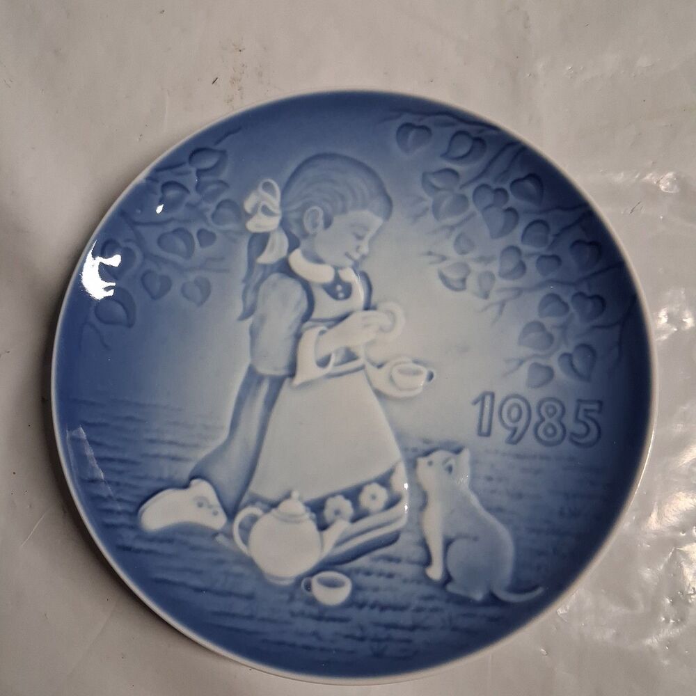 BING and GRONDAHL Childrens Day Plate 1985 Magical Tea Party Barnets Dag